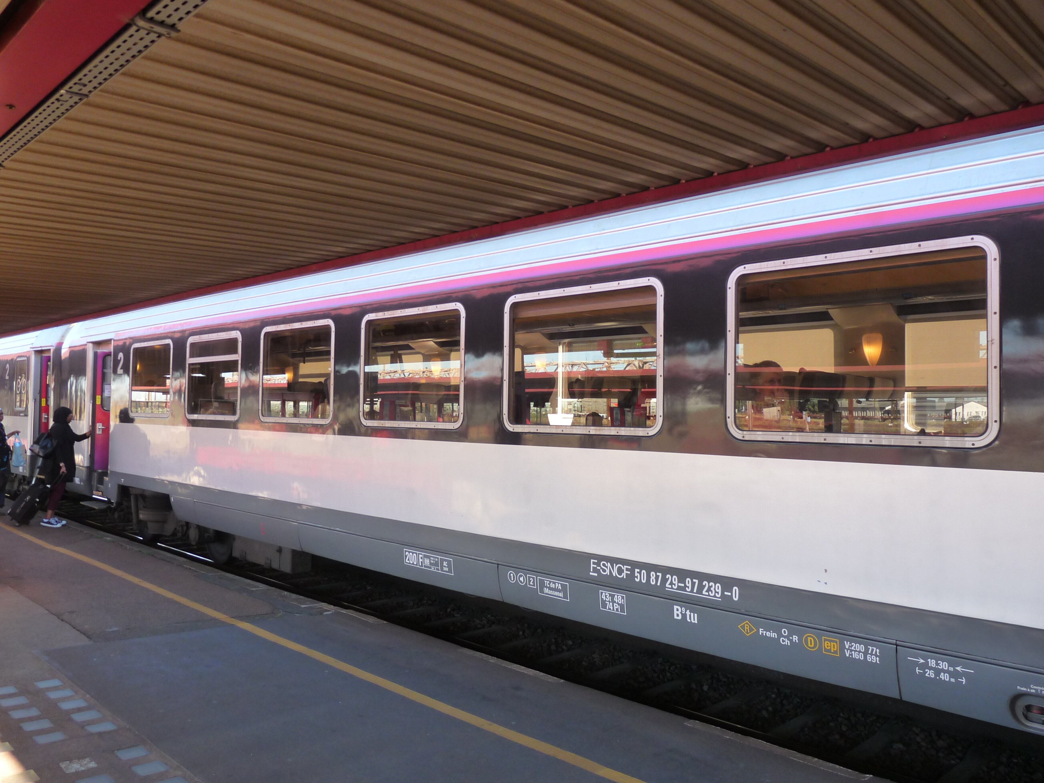 Un individu faisant l’objet d’une OQTF interpellé avec une arme à feu dans le RER B