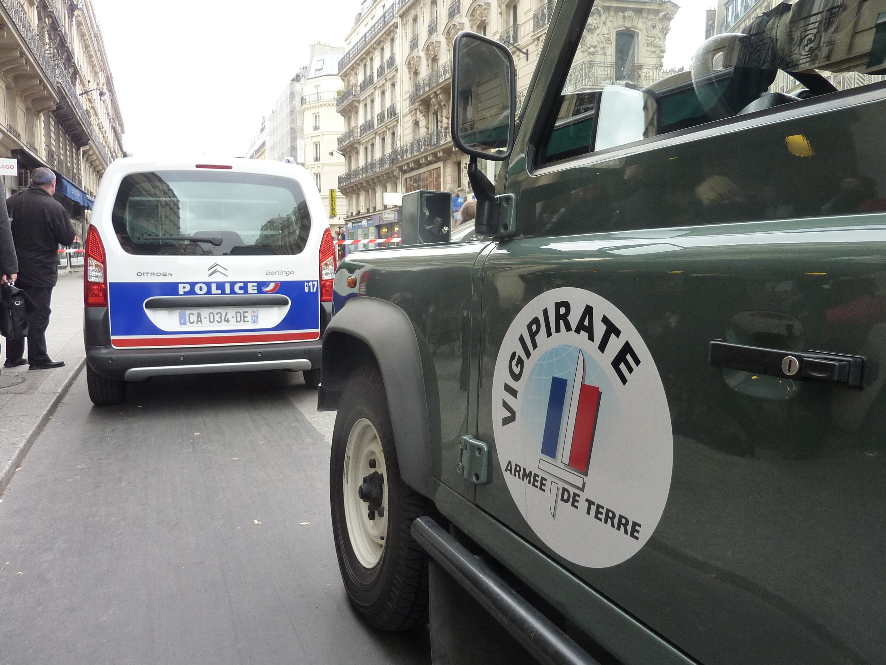 Paris : un militaire grièvement blessé au couteau, un suspect interpellé. Ce que l’on sait…