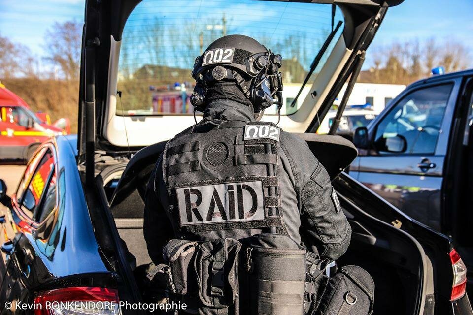 URGENT Rennes : Un homme retranché dans un appartement, une femme blessée. Le Raid attendu sur place