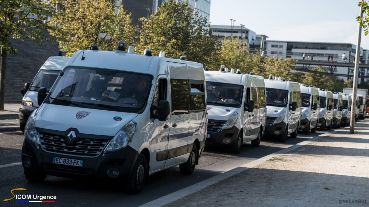 Nantes : Un automobiliste s’insère dans un convoi CRS et les suit jusqu’à leur caserne. Les policiers vont halluciner…