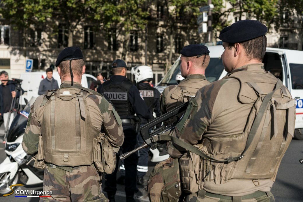 Nîmes : Un homme tente de pénétrer de force dans la cathédrale. Les militaires du dispositif Sentinelle interviennent.