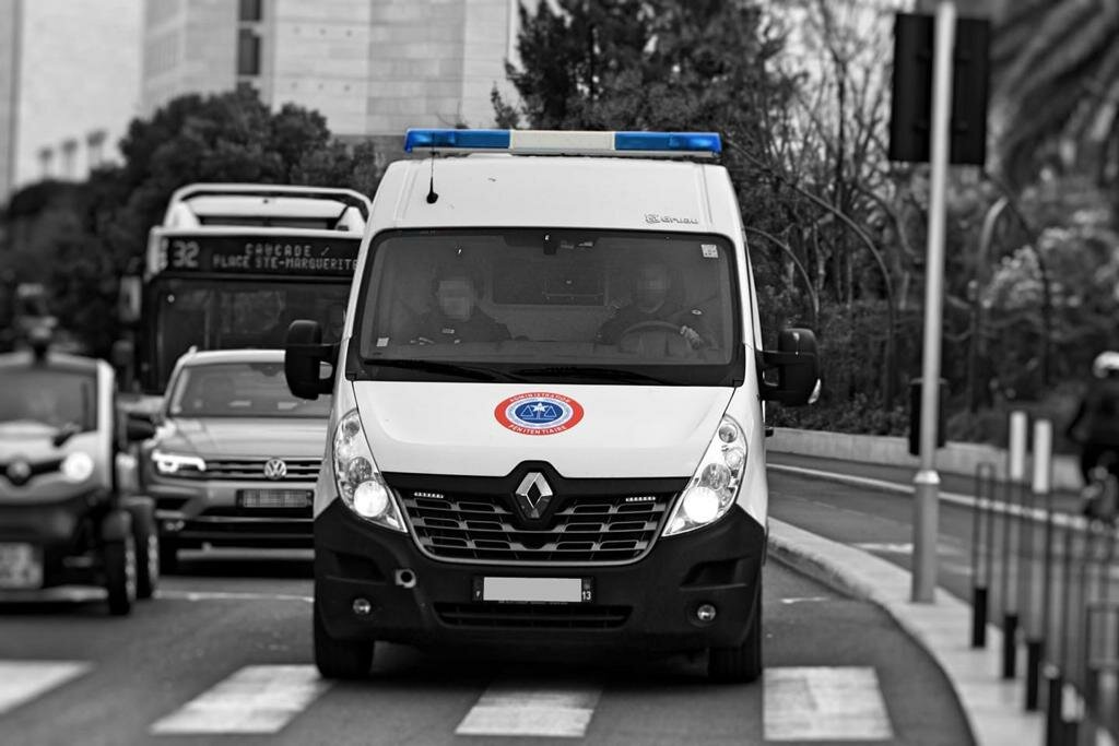 Rhône : Suicide sur l’A46, une escorte pénitentiaire pratique un massage cardiaque sur la victime en attendant l’arrivée des secours