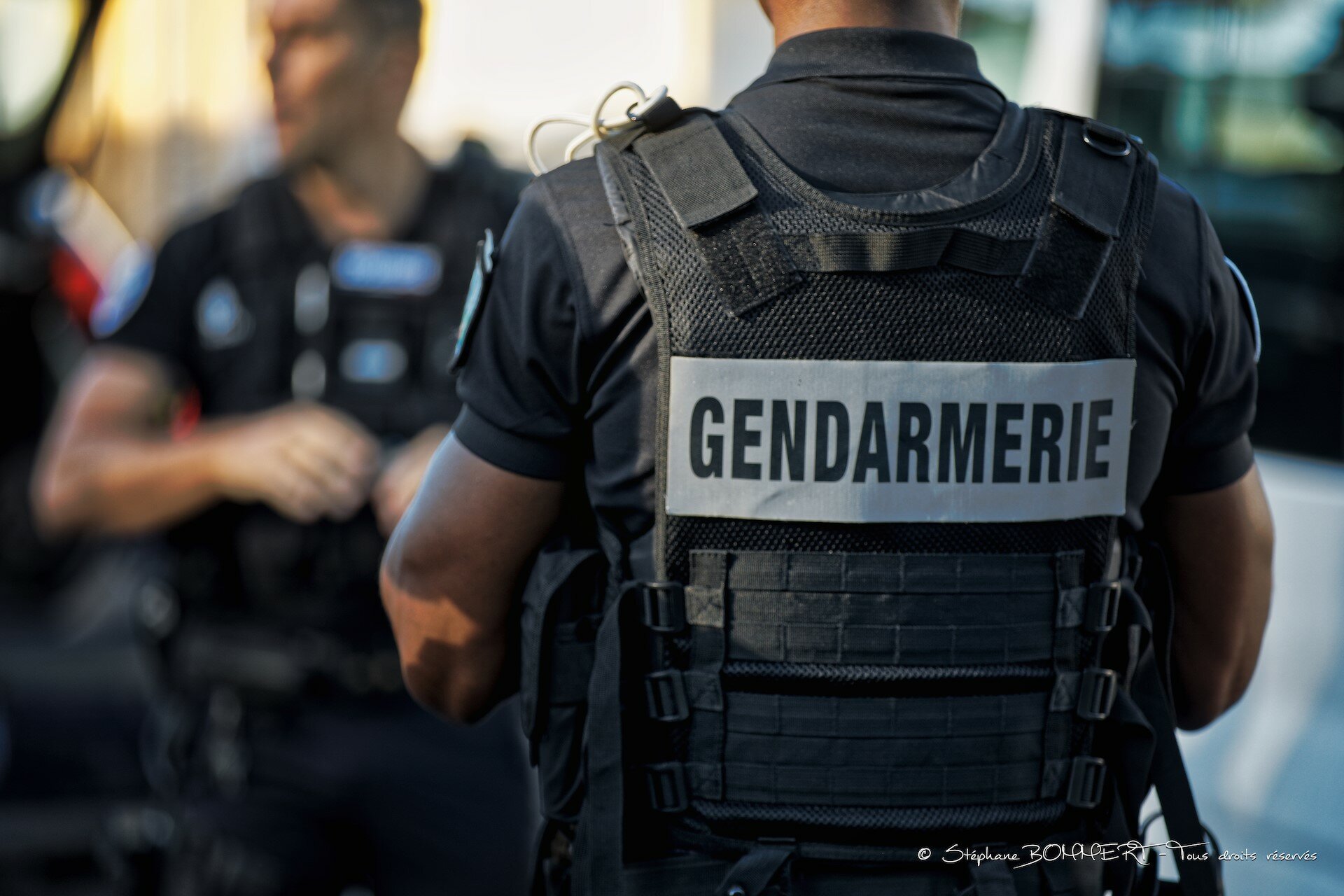 🇫🇷 Loire : Une quinzaine de patrouilles de gendarmerie mobilisées pour stopper un rodéo d’une centaine d’individus en plein milieu de la circulation