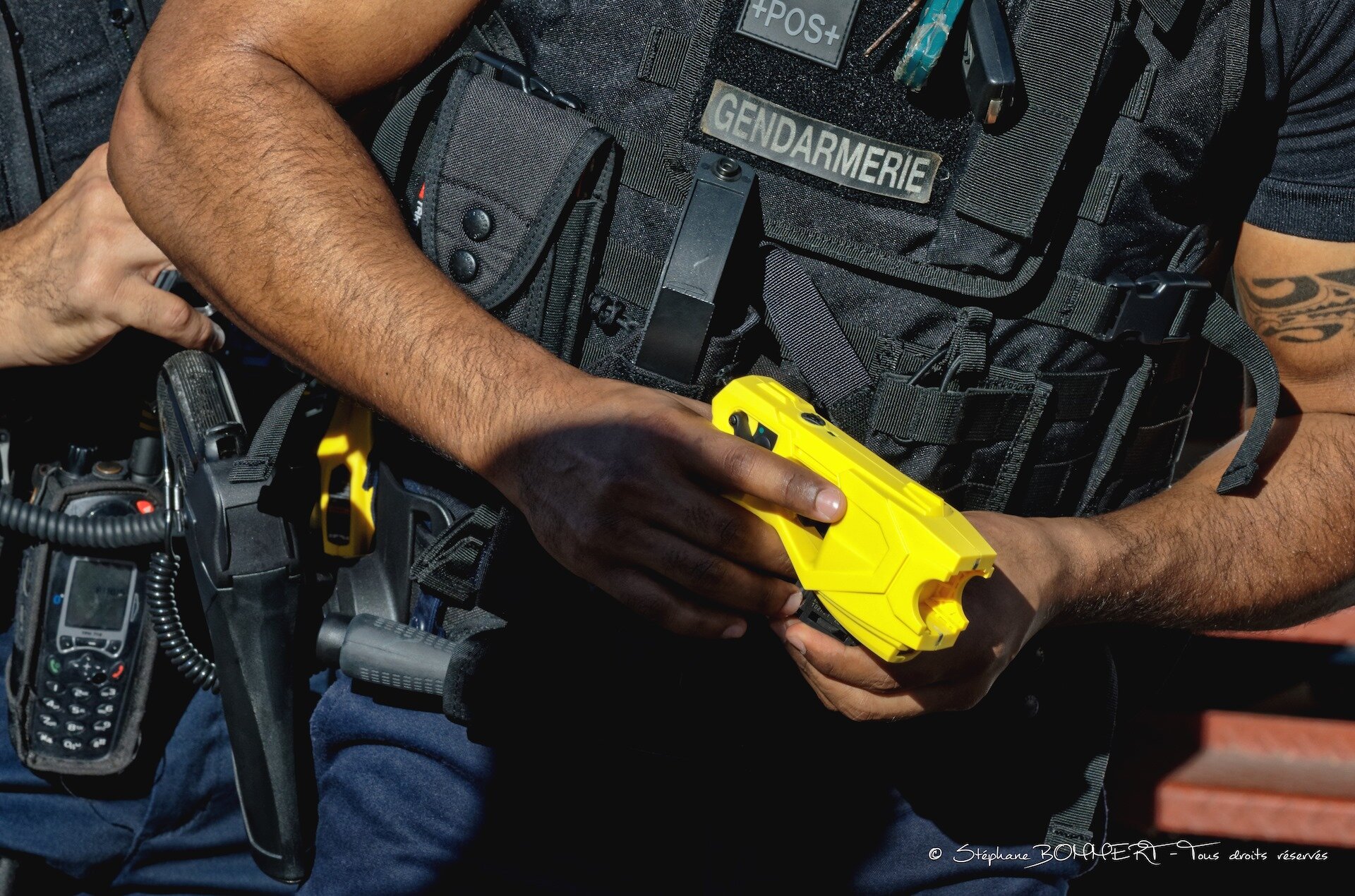 Oise : Après avoir frappé sa fille le jour de Noël, il s’en prend aux gendarmes contraints d’utiliser un pistolet à impulsion électrique
