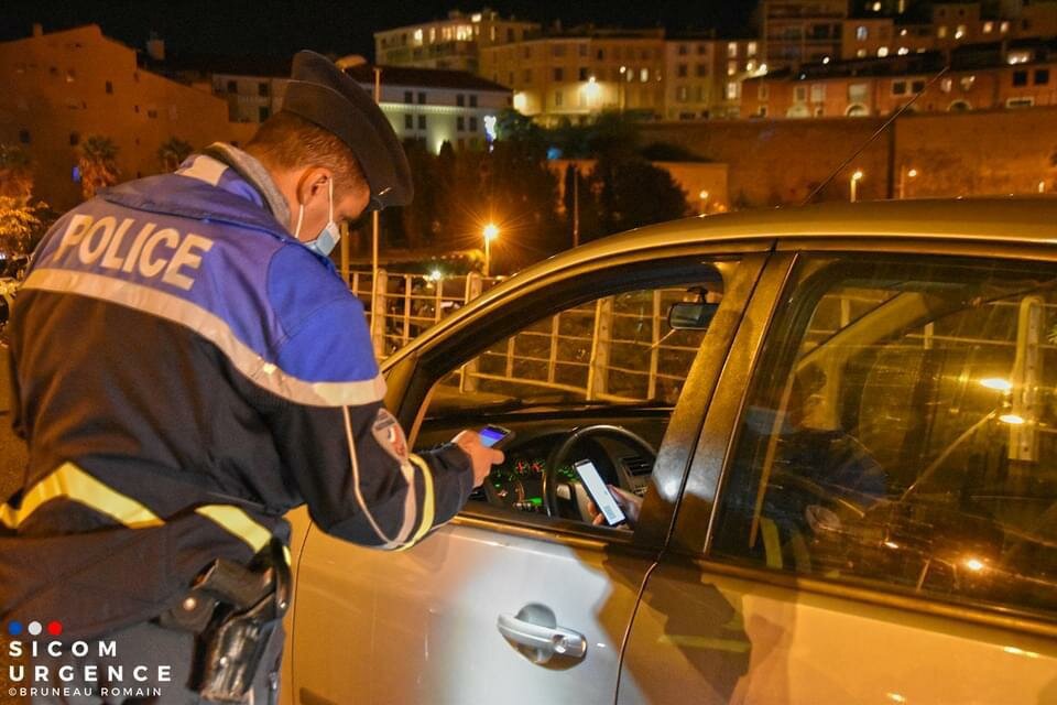 Loire : Un chauffard alcoolisé interpellé, l’homme se rebelle et son chien mord un policier