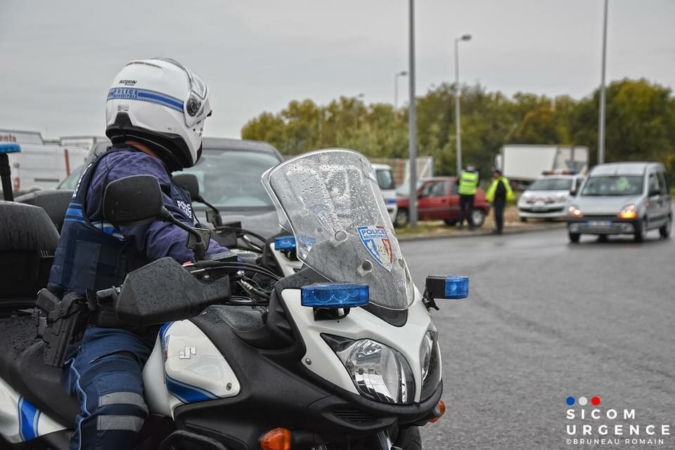 Val-de-Marne : Un motard de la police municipale grièvement blessé, le chauffard en fuite