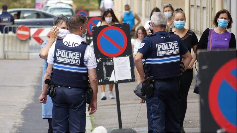 Vaucluse : Un individu agresse au couteau deux policiers municipaux en criant «Allah Akbar»
