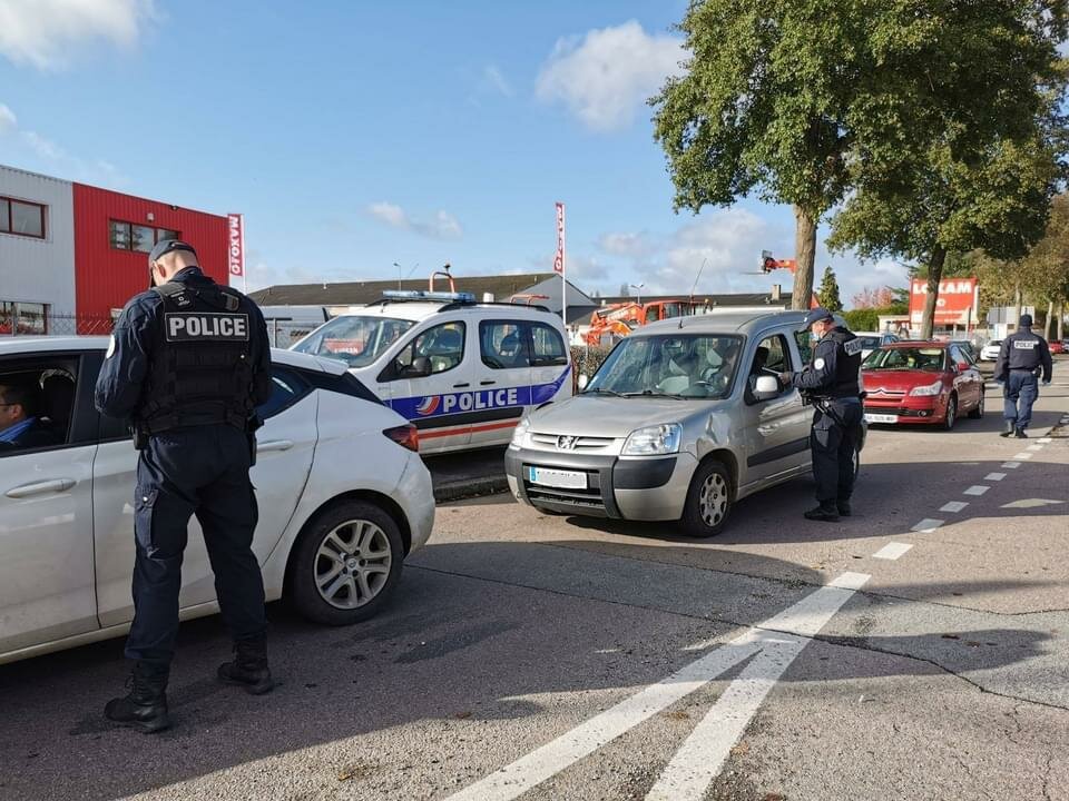 Tours : Trois policiers agressés par un adolescent qui exigeait de se faire rembourser une place de cinéma