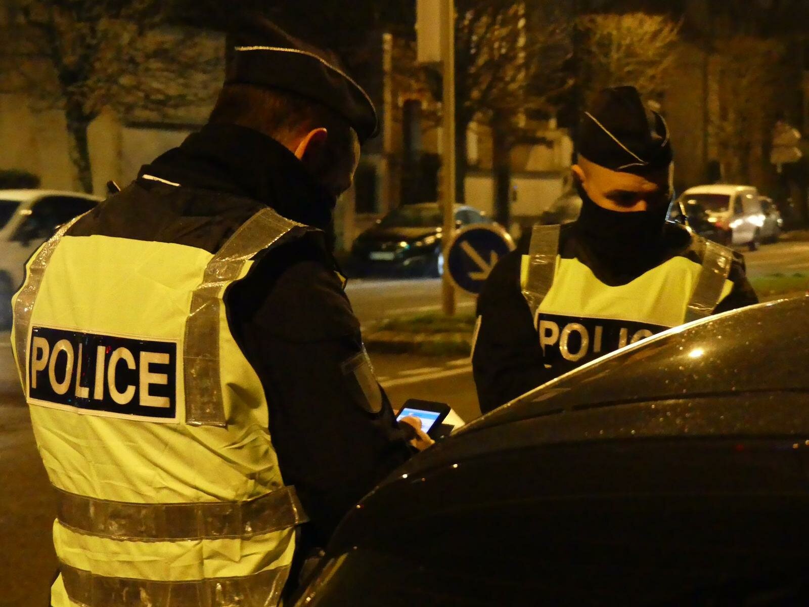Toulouse : Trois policiers blessés par un jet de produit toxique s’apparentant à de l’acide.
