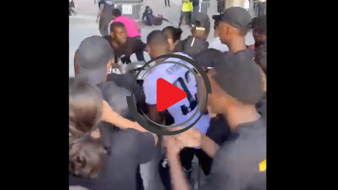 Stade de France : Des dizaines d’individus forcent les portiques au concert de Booba