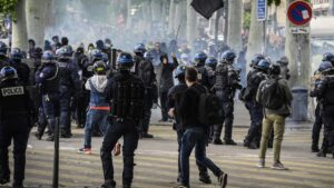 Le 14 Juillet et la demi-finale France–Espagne mobilisent 70 000 policiers et gendarmes dans toute la France