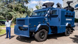 Ce monstre de 14,5 tonnes de la Gendarmerie nationale est capable de voir à 9 kilomètres, même en pleine nuit