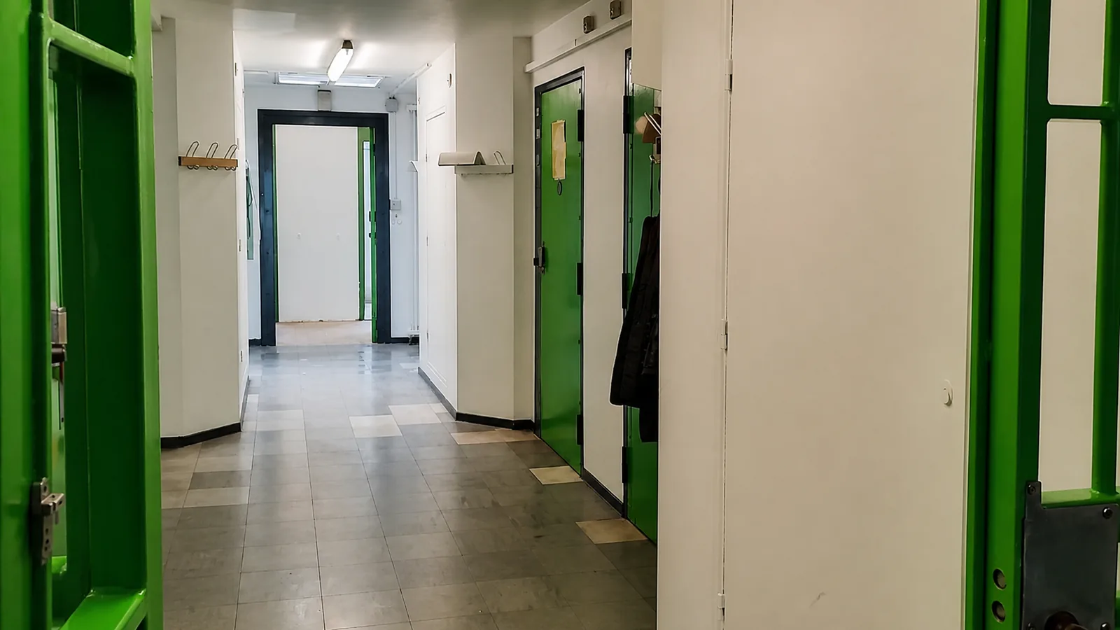 Quatre agents de l&rsquo;État sont jugés pour corruption présumée au centre pénitentiaire d&rsquo;Aiton en Savoie