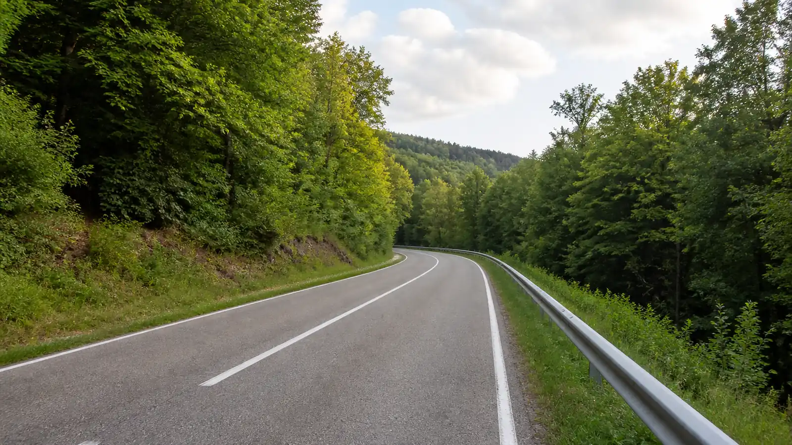 Un motard de la gendarmerie du Creusot est héliporté en état critique après un accident à Autun