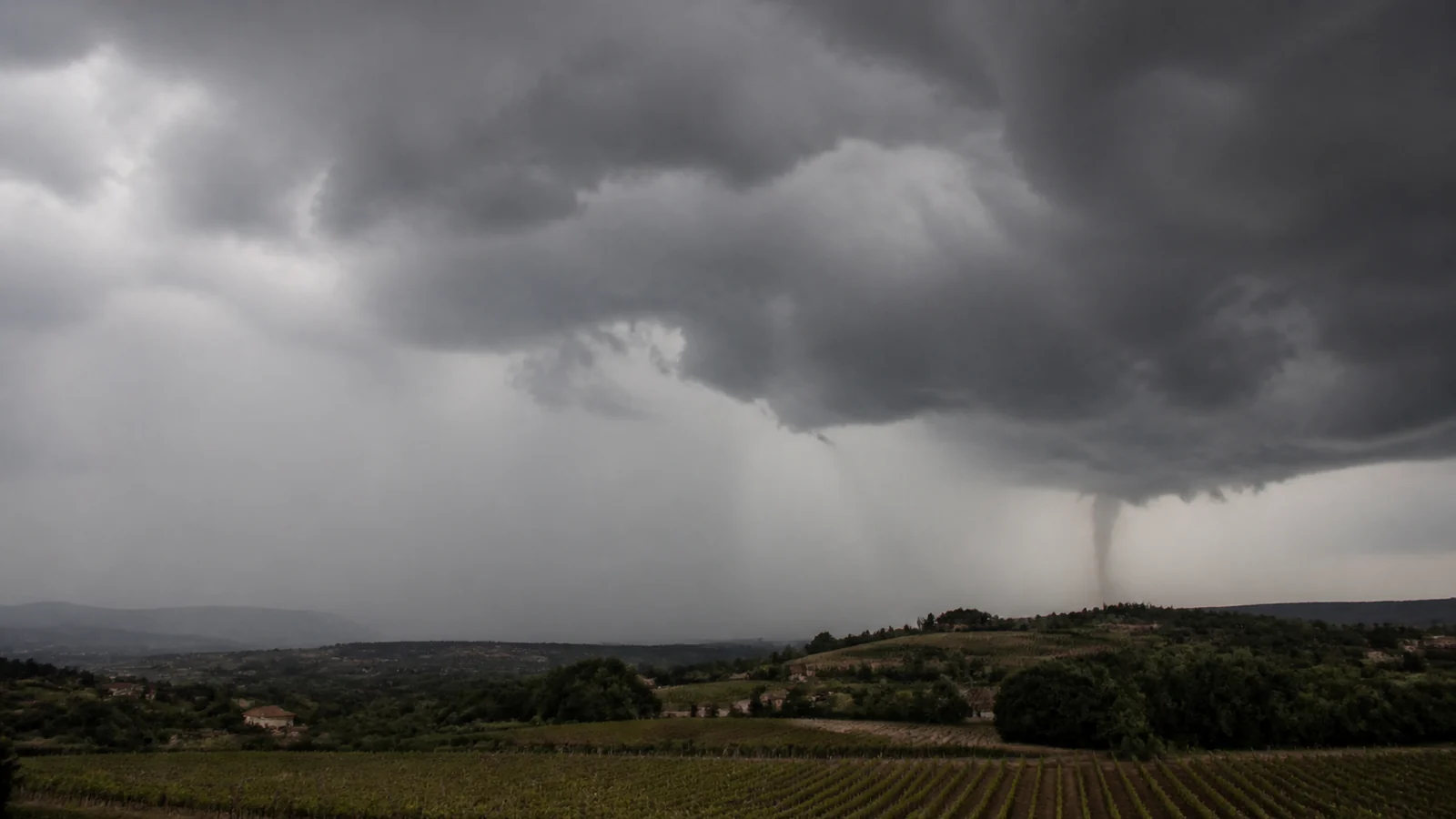 26 blessés et près de 100 habitations touchées après le passage d’une tornade dans l’Aude