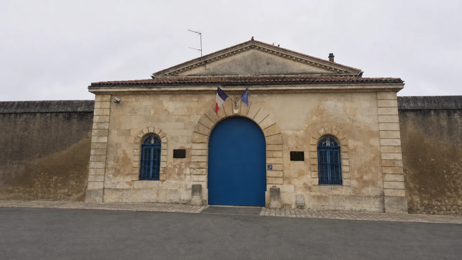 Un surveillant blessé au visage à Saintes après qu&rsquo;un détenu aurait frappé l&rsquo;agent dans la cour de promenade
