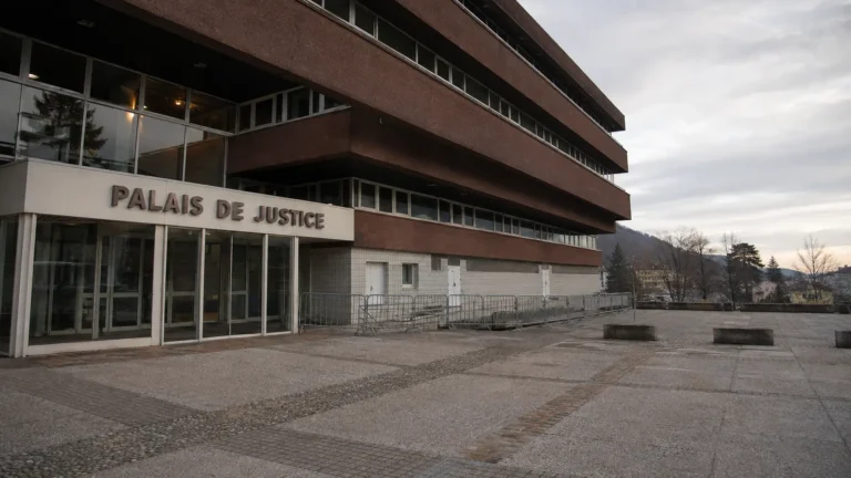 Six ans ferme pour le détenu qui avait corrompu trois surveillants et une policière à la prison d’Aiton