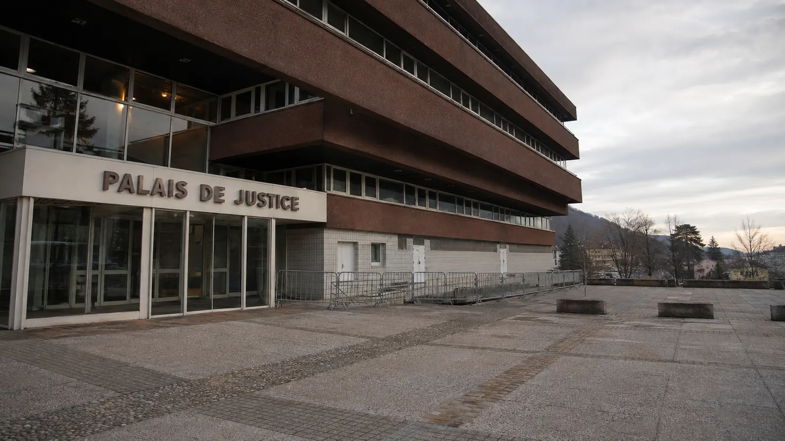 Six ans ferme pour le détenu qui avait corrompu trois surveillants et une policière à la prison d’Aiton
