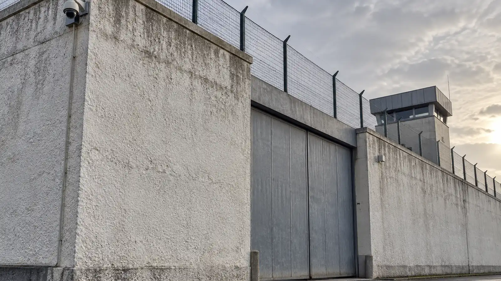 Trois policiers blessés lors d&rsquo;un refus d&rsquo;obtempérer à Calais, le prévenu libéré faute d&rsquo;escorte
