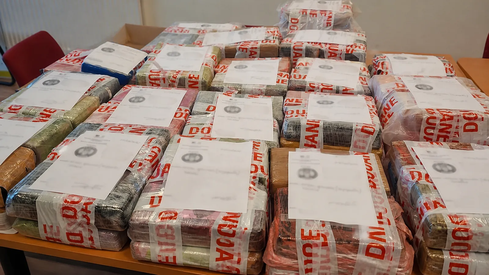 Les douaniers de Dijon saisissent 231,3 kg de cocaïne cachés dans la ventilation d&rsquo;un poids lourd sur l&rsquo;A31