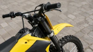 Un policier municipal blessé après un choc avec un conducteur de moto-cross en fuite et recherché à Orléans