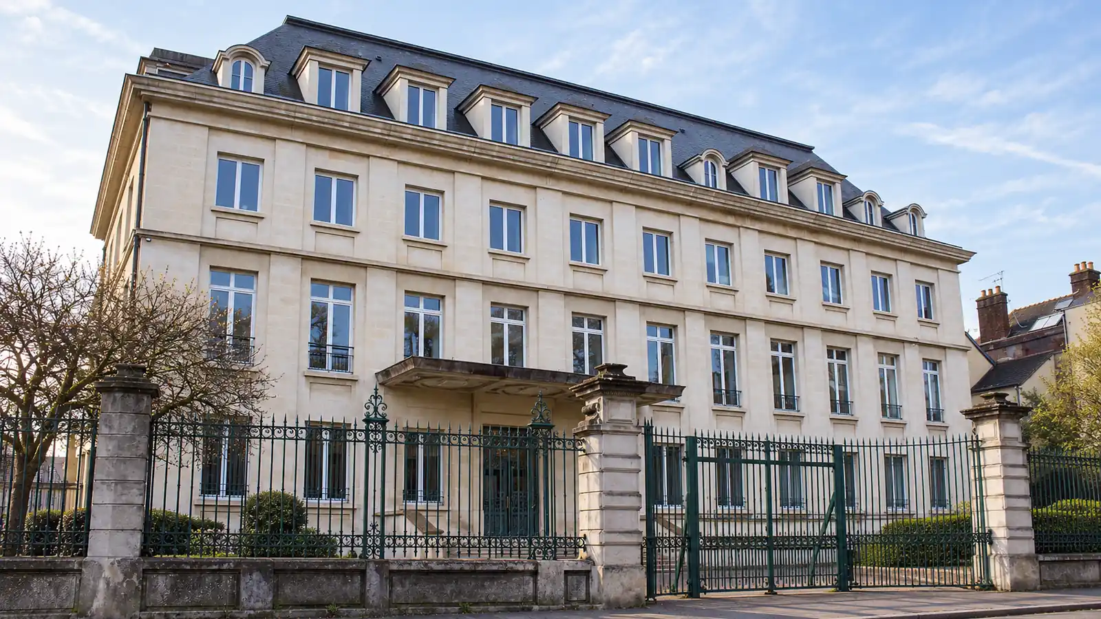 Un couple retrouvé mort avec de graves blessures à l&rsquo;arme blanche à son domicile de Troyes, la police saisie